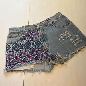 Levi’s 550 Classic Relaxed Tapered Cutoff Patterned Shorts Size 12